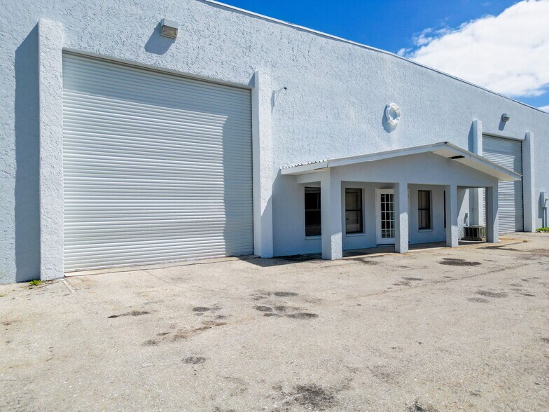 More Photos Of 5524 Independence Ct, Punta Gorda Warehouse For Sale