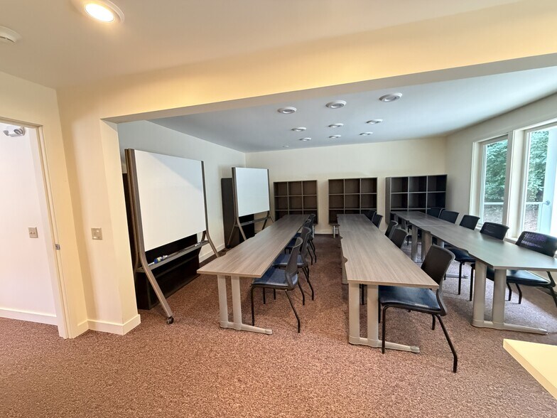 More Photos Of 1570 Boston Post Rd, Guilford Office For Lease
