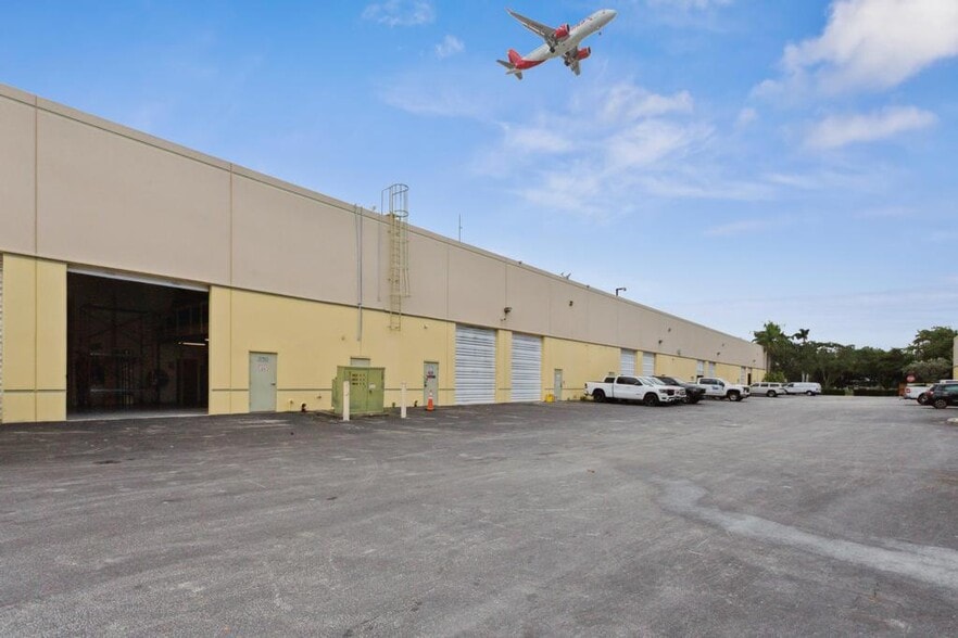 More Photos Of 3764-3790 SW 30th Ave, Fort Lauderdale Warehouse For Sale