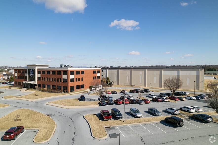More Photos Of 700 Indian Springs Dr, Lancaster Office For Lease