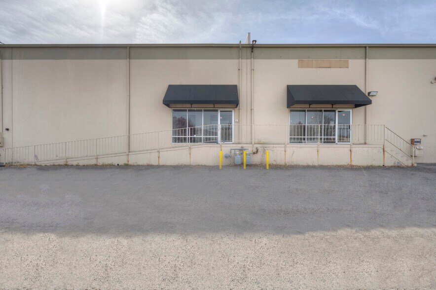 More Photos Of 575-585 Reactor Way, Reno Distribution For Lease