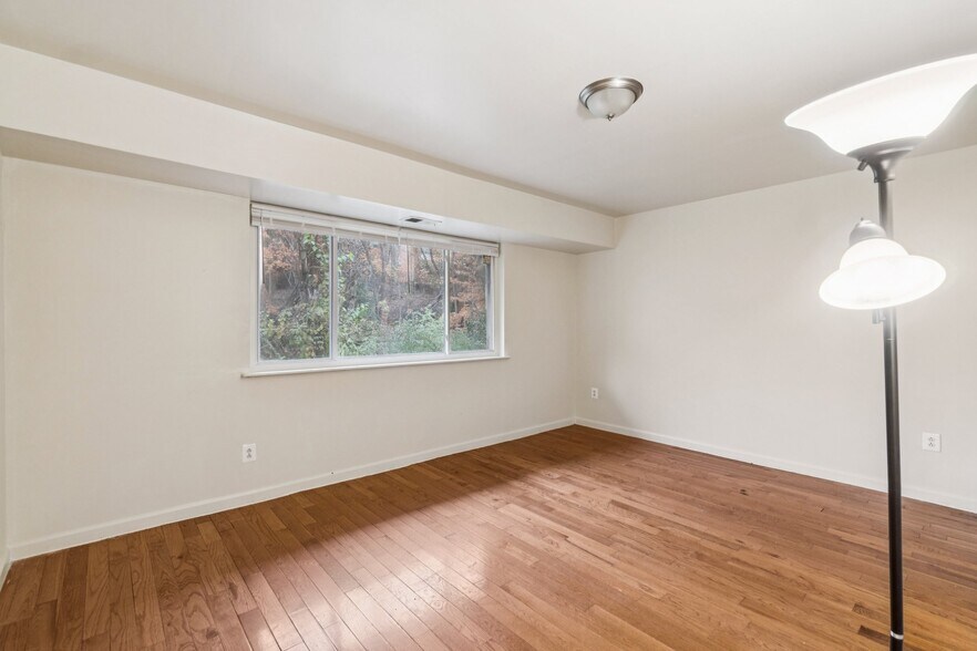 More Photos Of 3104 Bruce Pl SE, Washington Apartments For Sale