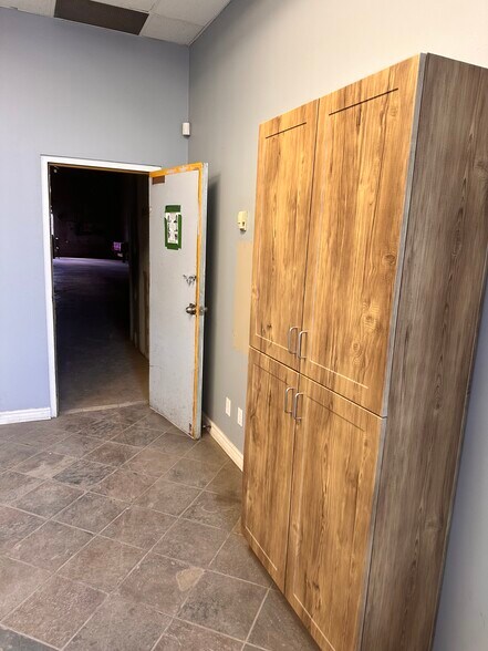 More Photos Of 1707 Sismet Rd, Mississauga Service For Lease