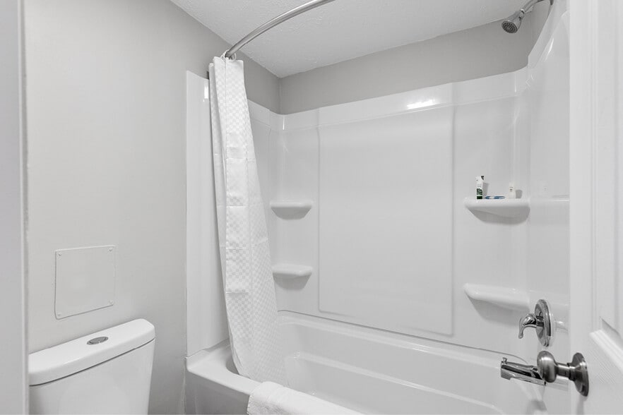 More Photos Of 26553 Magnolia Road, Underwood Hotel For Sale