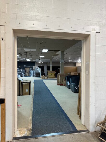 More Photos Of 3910 W Camp Wisdom Rd, Dallas Storefront For Sale