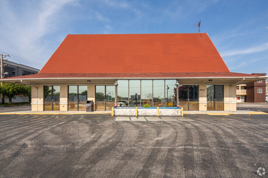 More Photos Of 4545 Woodson Rd, Saint Louis Hotel For Sale