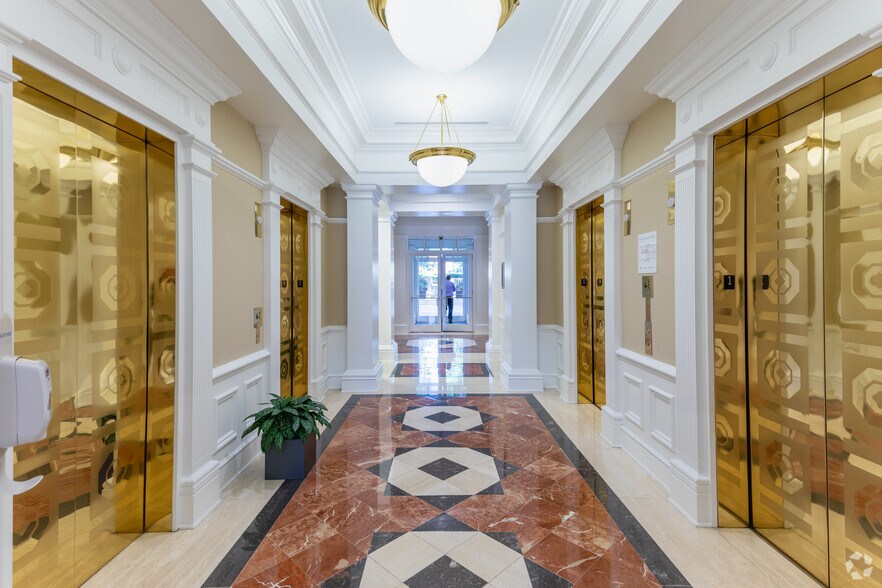 More Photos Of 6805 Carnegie Blvd, Charlotte Office For Lease