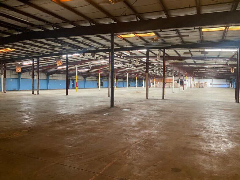 More Photos Of 104 Parsonage St, Mc Rae Distribution For Lease