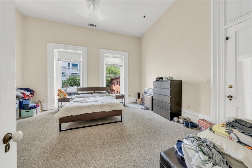 More Photos Of 1021 H St, Sacramento Apartments For Sale