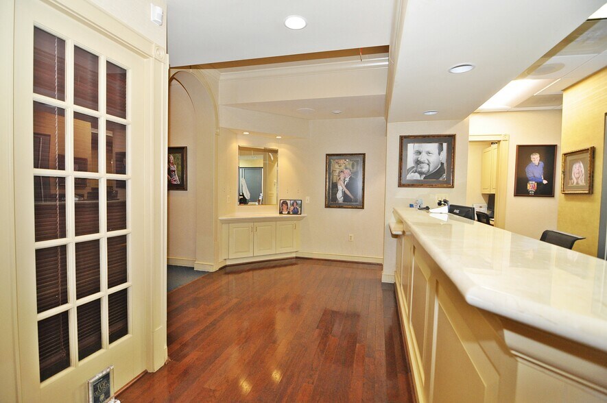 More Photos Of 10614 Warwick Ave, Fairfax Office For Lease