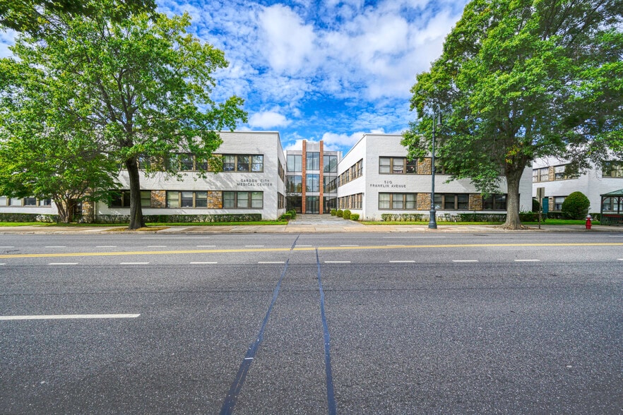 More Photos Of 520 Franklin Ave, Garden City Medical For Sale
