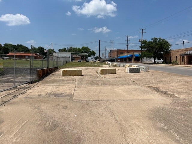 More Photos Of 400 S Austin St, Brenham Land For Sale