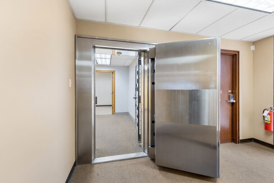 More Photos Of 200 N Public Rd, Lafayette Bank For Sale