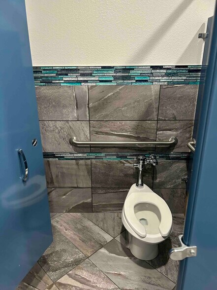 More Photos Of 7148 Trail Lake Dr, Fort Worth Medical For Sale