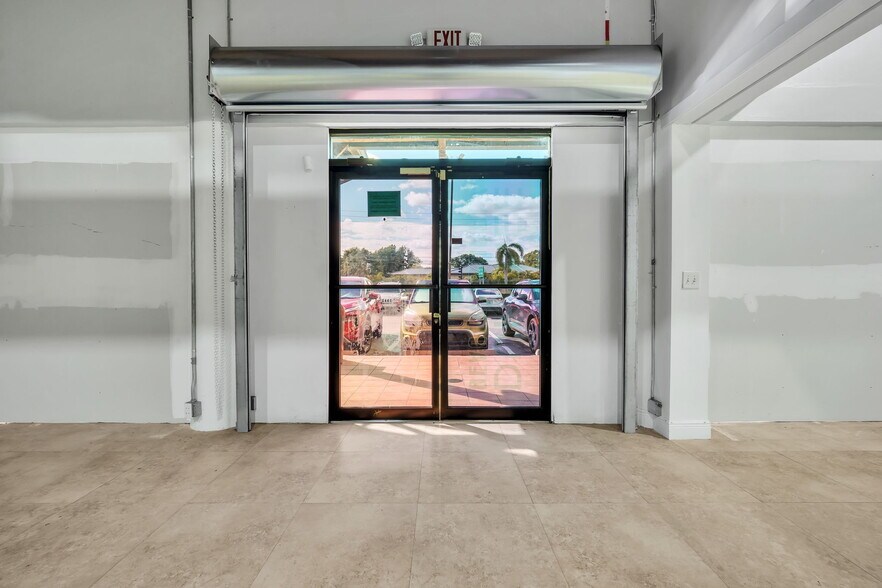 More Photos Of 10471 N Kendall Dr, Miami Storefront Retail Office For Lease