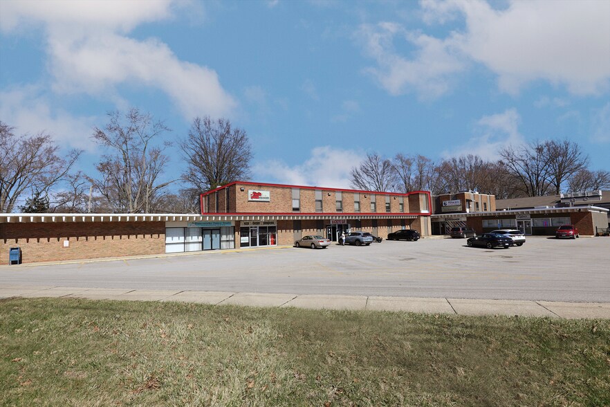 More Photos Of 1911-1943 Bailey Rd, Cuyahoga Falls Storefront For Lease