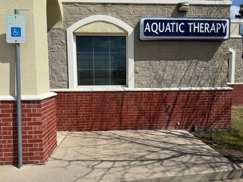 More Photos Of 1580 US Highway 287 N, Mansfield Medical For Lease