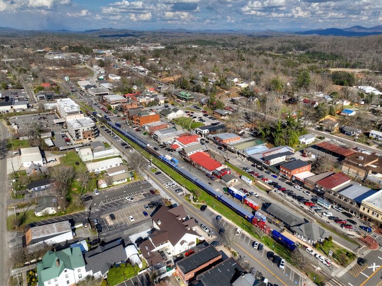 More Photos Of 240 W Main St, Blue Ridge Office For Sale