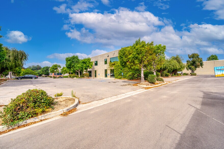 More Photos Of 4867 Colt St, Ventura Manufacturing For Lease