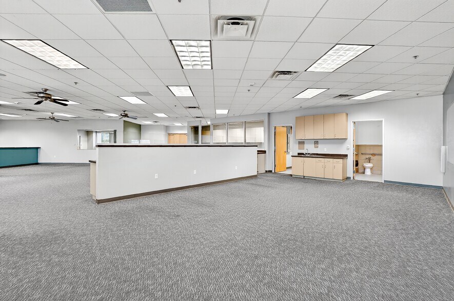 More Photos Of 2222 E Highland Ave, Phoenix Medical For Lease