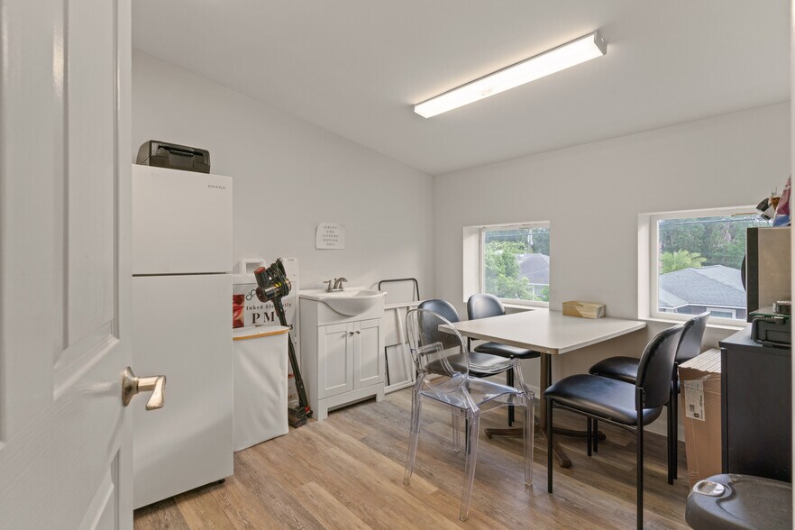 More Photos Of 100-126 Island Professional Park, Saint Simons Island Office For Sale