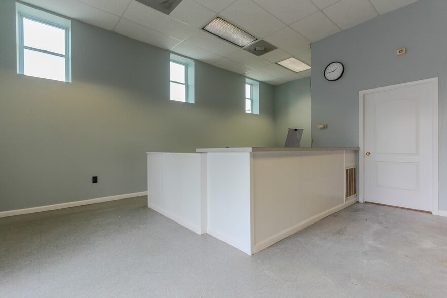 More Photos Of 36 Walnut St, Thurmont Warehouse For Lease