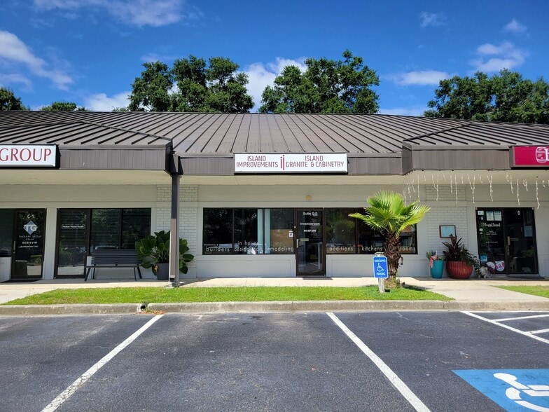 More Photos Of 1541 Fording Island Rd, Hilton Head General Retail For Lease