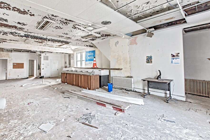 More Photos Of 16 S Maryland Ave, Wilmington General Retail For Sale