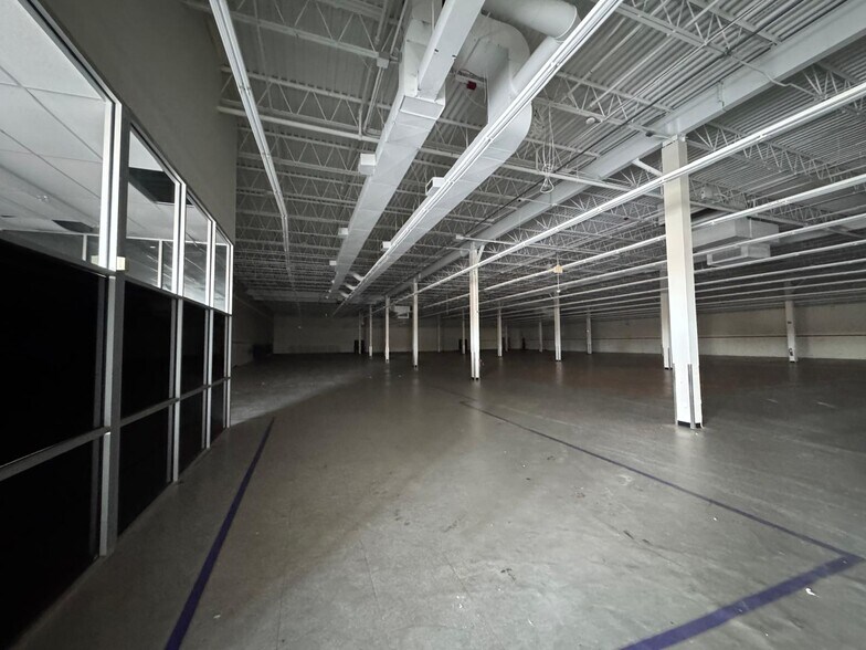 More Photos Of 1087-1103 Old Country Rd, Riverhead Unknown For Lease