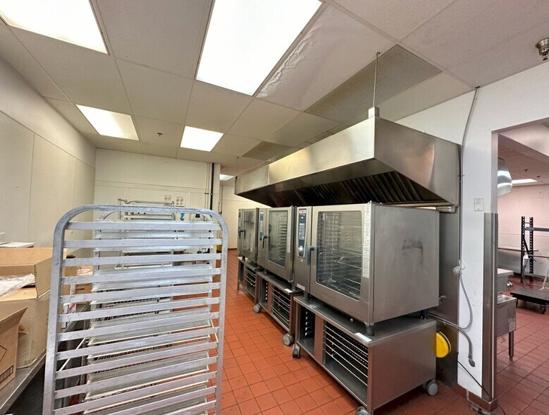 More Photos Of 11171 Horseshoe Way, Richmond Light Manufacturing For Sale