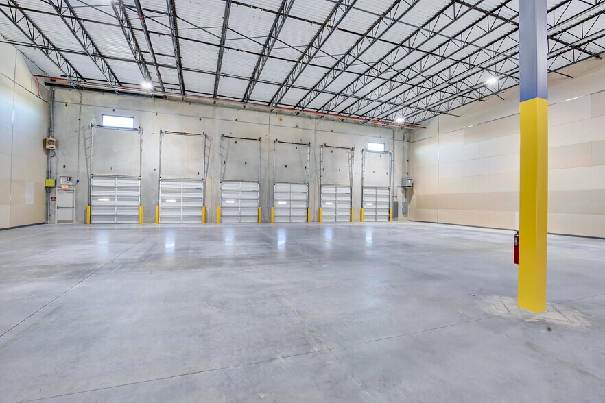 More Photos Of 500 Wonder World Dr, San Marcos Distribution For Lease