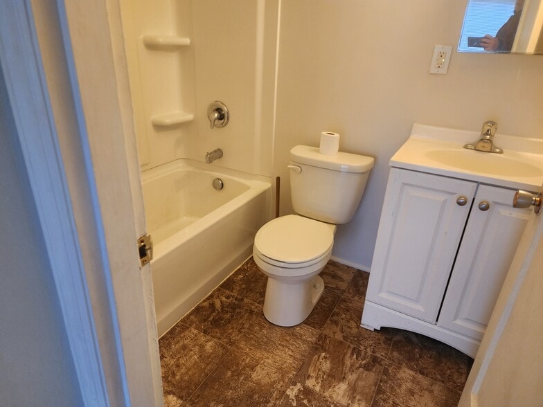 More Photos Of 48 SW Chehalis Ave, Chehalis Showroom For Sale