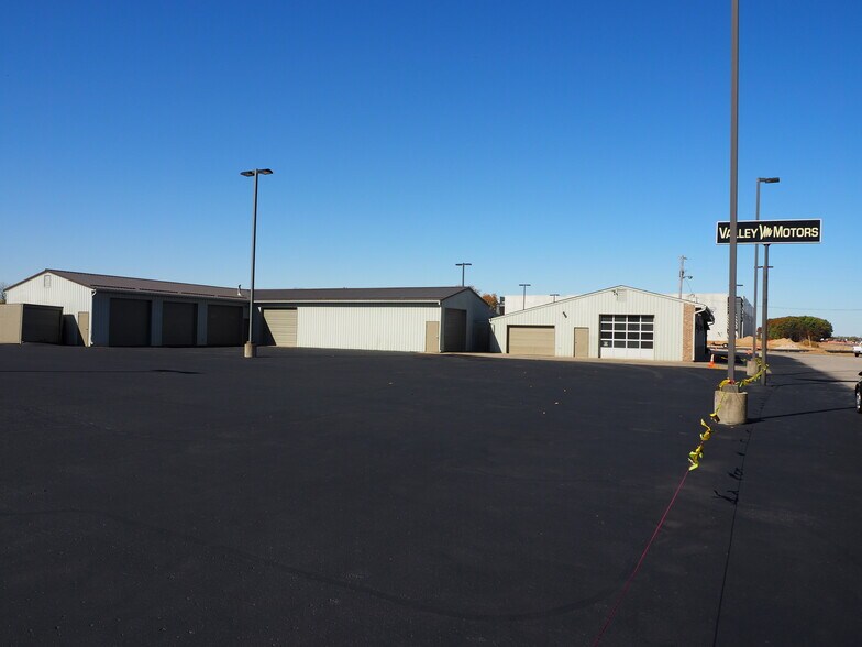 More Photos Of 9430 N Karen Dr, Mooresville Light Distribution For Lease