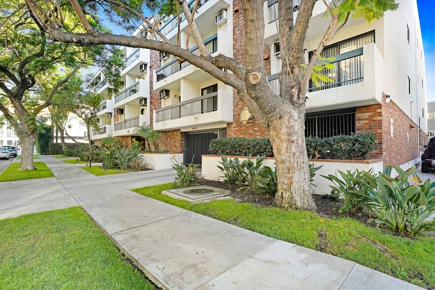 More Photos Of 320 S Arnaz Dr, Los Angeles Apartments For Sale