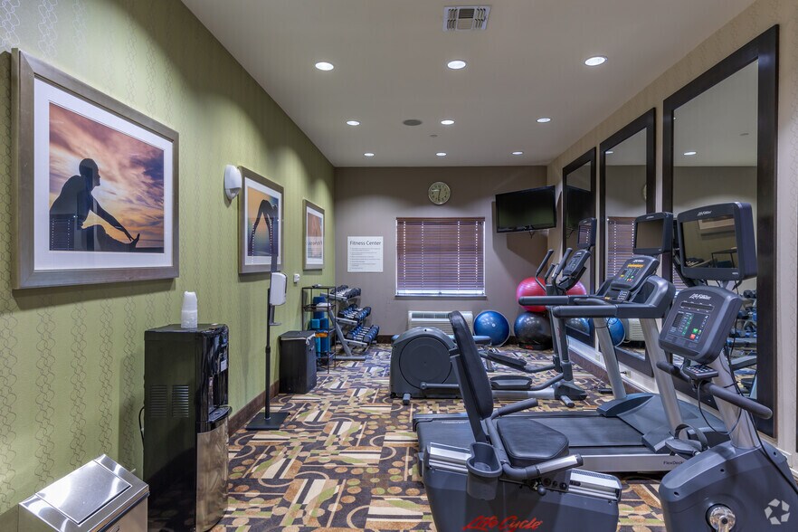 More Photos Of 9120 West Rd, Houston Hotel For Sale