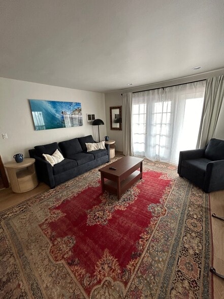 More Photos Of 319 Ocean Front Walk, Venice Office Residential For Lease