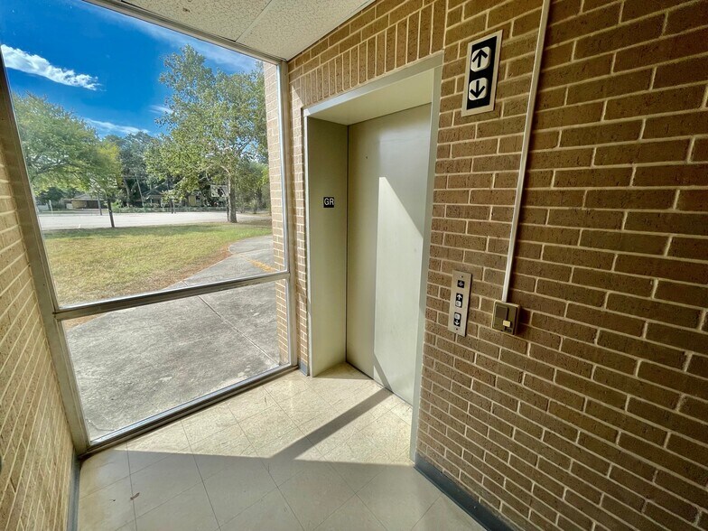 More Photos Of 216 E College St, Seguin Flex For Sale