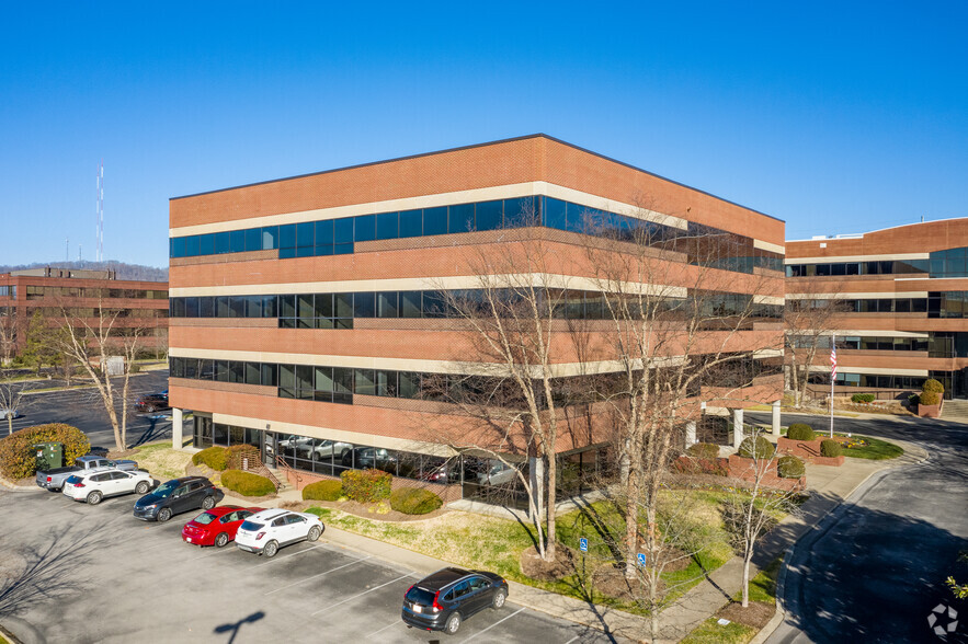 Primary Photo Of 103 Continental Pl, Brentwood Office For Lease