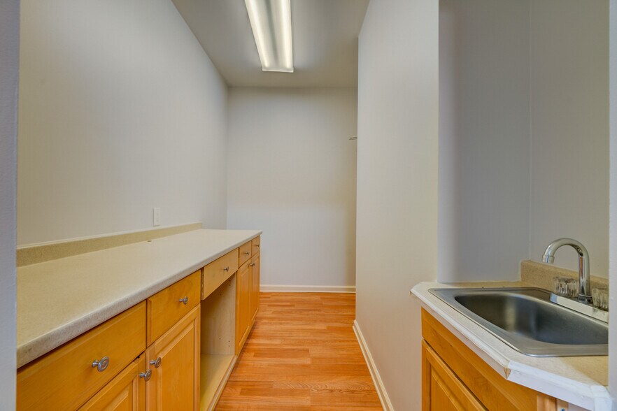 More Photos Of 4410 74th Ave, Hyattsville Medical For Lease