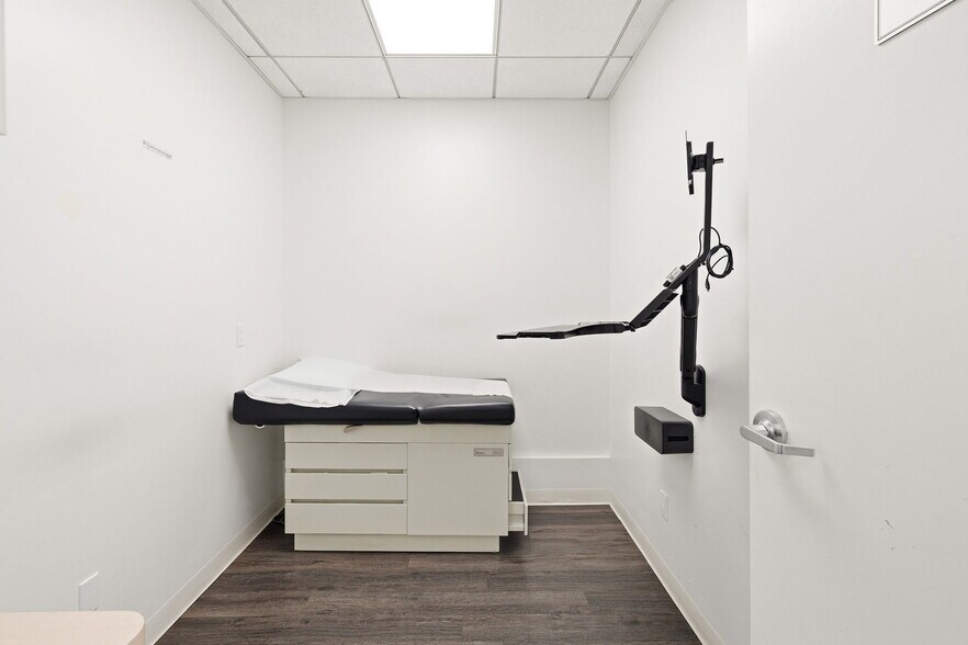 More Photos Of 739-741 N Fairfax Ave, Los Angeles Medical For Sale