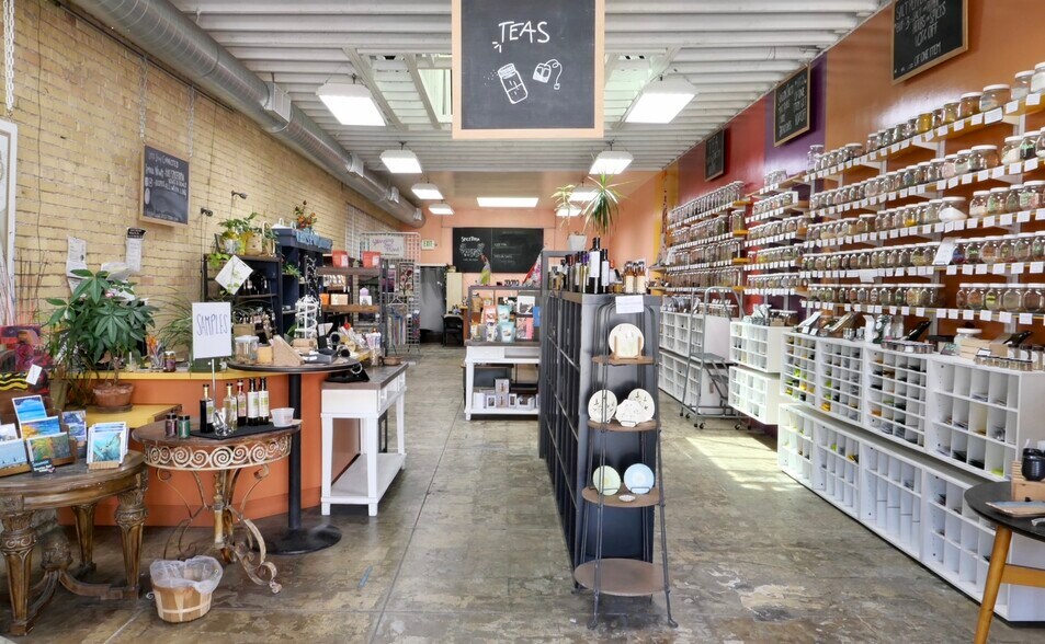 More Photos Of 574-576 E Main St, Ventura Storefront For Lease