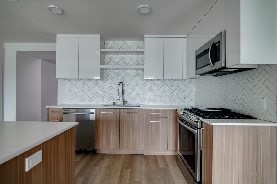 More Photos Of 1640 Broadway, Oakland Apartments For Lease