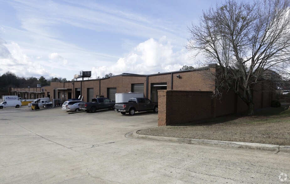 More Photos Of 869 Pickens Industrial Dr, Marietta Distribution For Lease