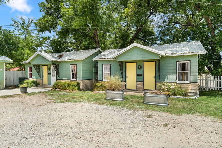 More Photos Of 702 W Wallace St, San Saba Hotel For Sale