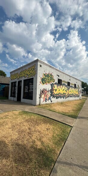 More Photos Of 820 S Carroll Ave, Dallas Freestanding For Lease