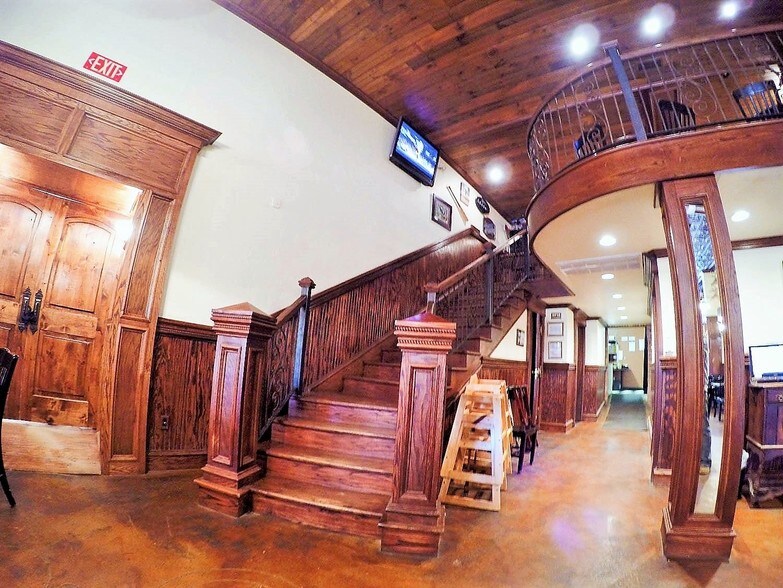 More Photos Of 204 Clay St, Nocona Restaurant For Lease