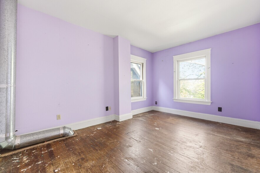 More Photos Of 12406 Larchmere Blvd, Cleveland General Retail For Sale