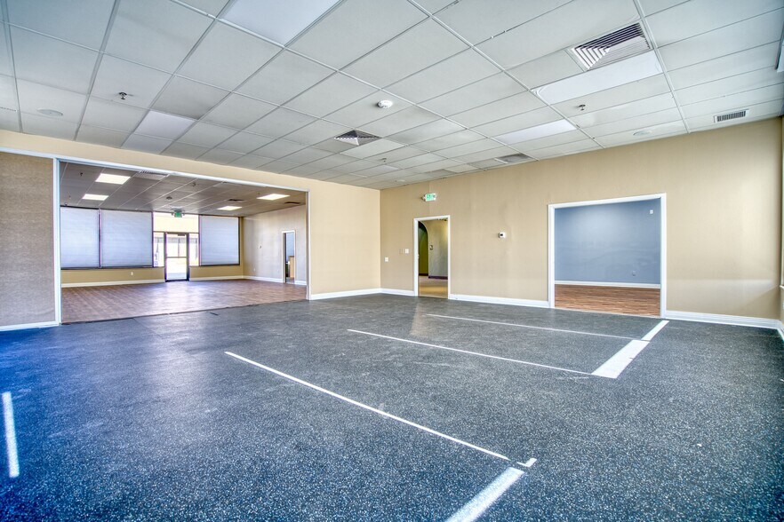 More Photos Of 310-390 Lashley St, Longmont General Retail For Lease