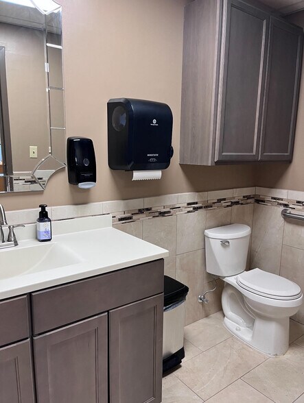 More Photos Of 6839-6855 Spring Valley Dr, Holland Medical For Lease