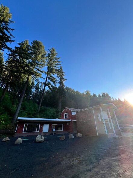 More Photos Of 45441 McKenzie Hwy, Leaburg Restaurant For Sale